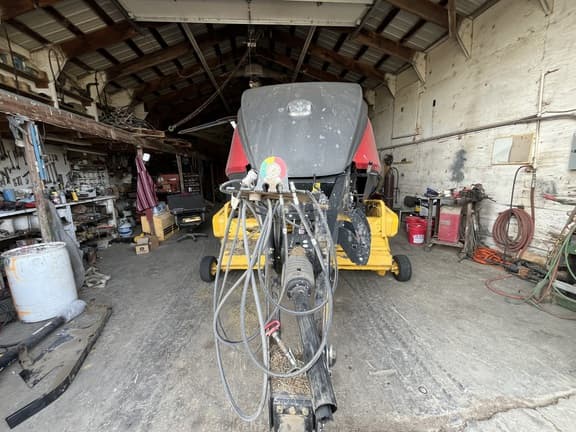 Image of New Holland 330 equipment image 4