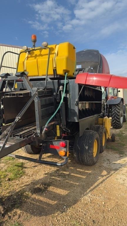 Image of New Holland Big Baler 330 equipment image 2