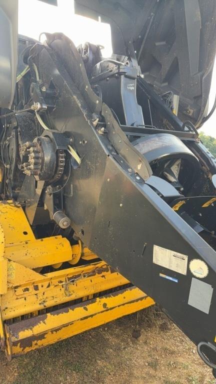 Image of New Holland Big Baler 330 equipment image 4