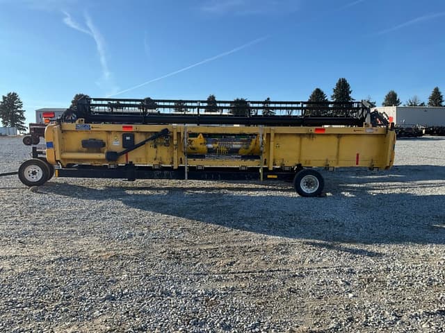 Image of New Holland 740CF equipment image 3