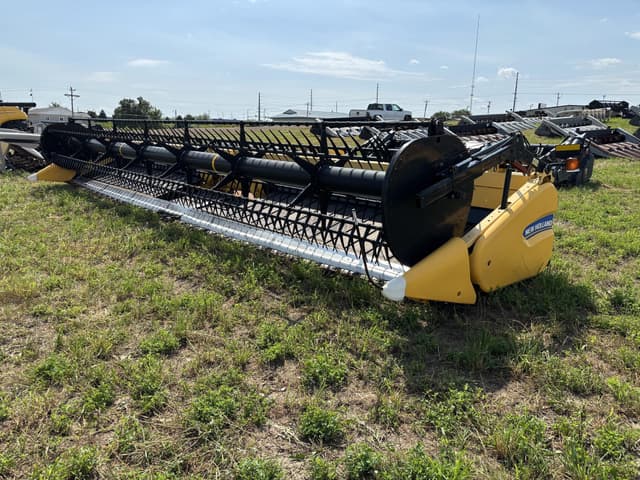 Image of New Holland 880CF35 equipment image 1