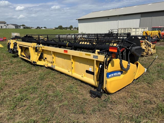 Image of New Holland 880CF35 equipment image 4