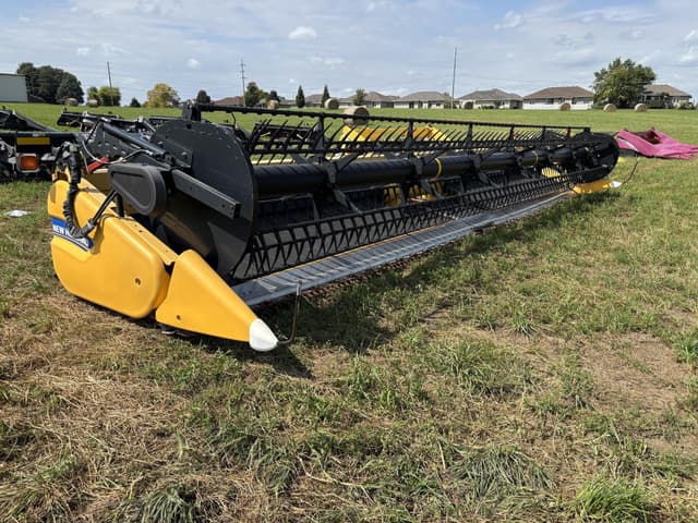 Image of New Holland 880CF35 equipment image 3