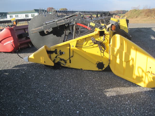Image of New Holland 880CF35 equipment image 2