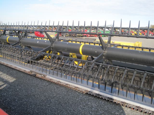 Image of New Holland 880CF35 equipment image 1