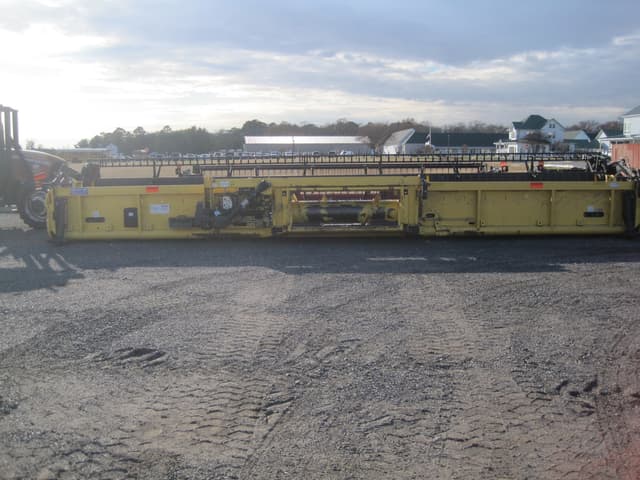 Image of New Holland 880CF35 equipment image 4