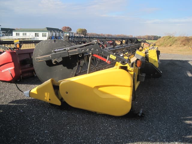 Image of New Holland 880CF35 equipment image 3