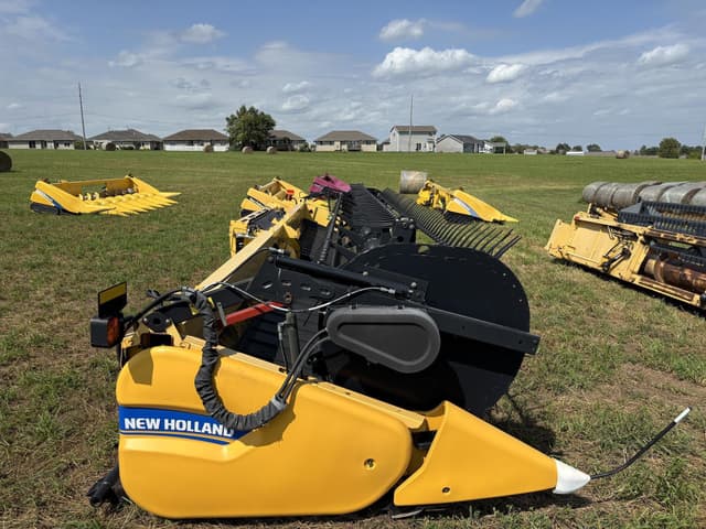 Image of New Holland 880CF equipment image 3