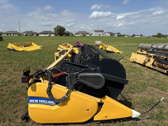 Image of New Holland 880CF equipment image 3