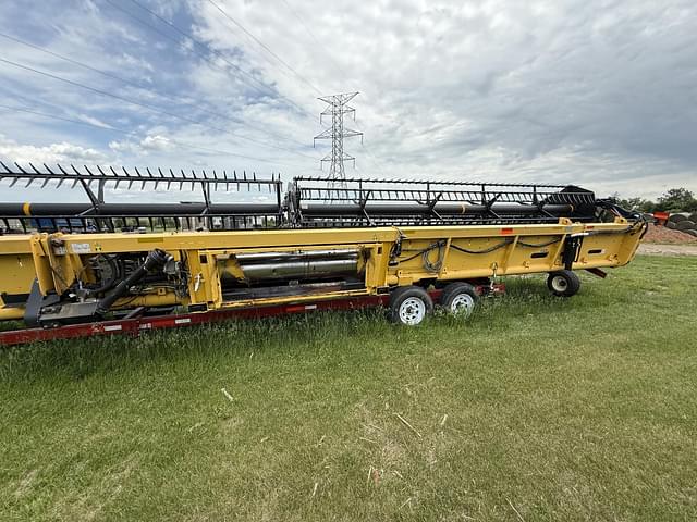 Image of New Holland 880CF equipment image 4
