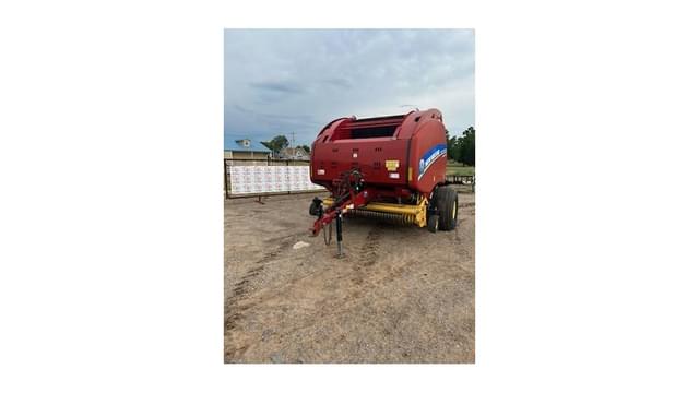 Image of New Holland RB560 Specialty Crop equipment image 3