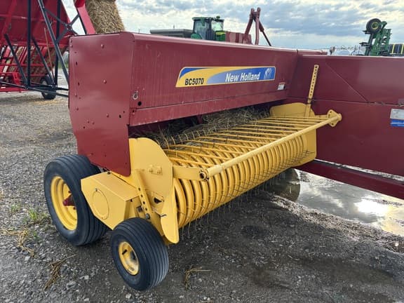 Image of New Holland BC5070 equipment image 2