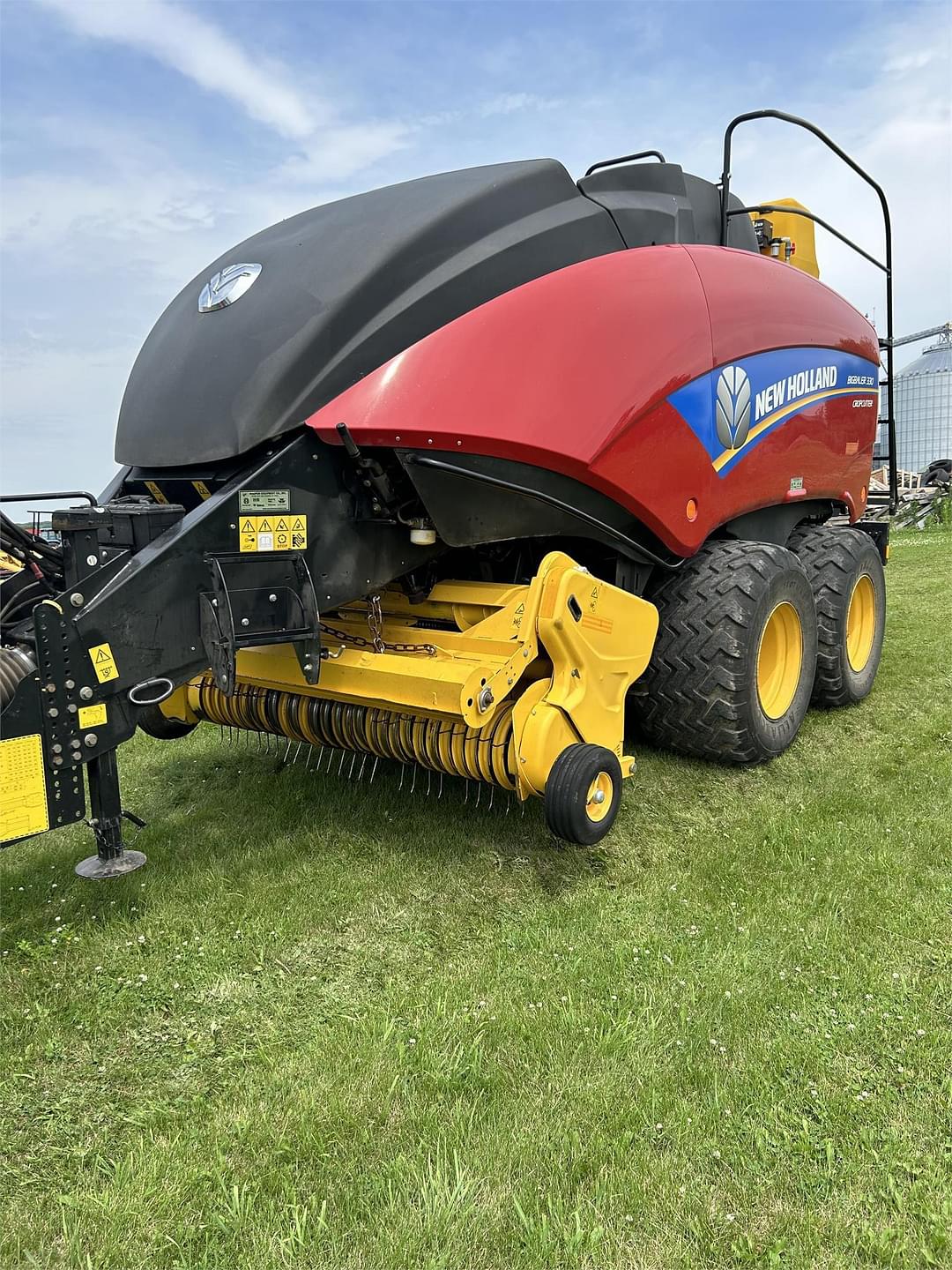 Image of New Holland Big Baler 330 Primary image