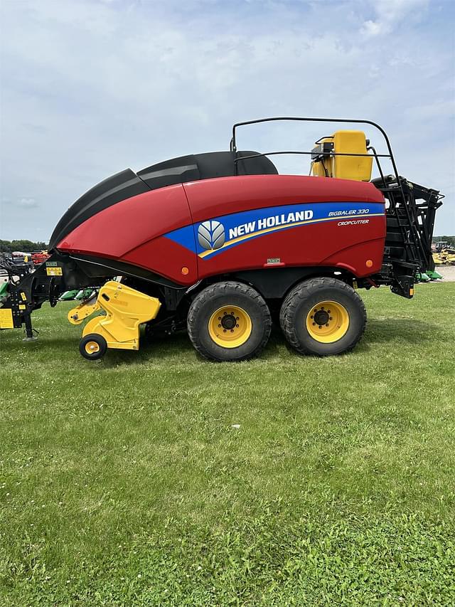 Image of New Holland Big Baler 330 equipment image 2