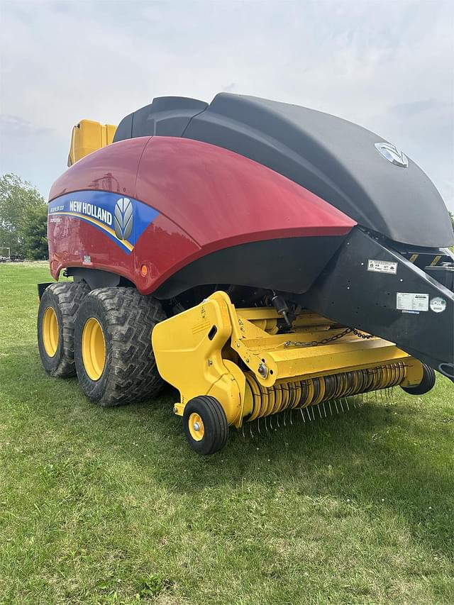 Image of New Holland Big Baler 330 equipment image 4