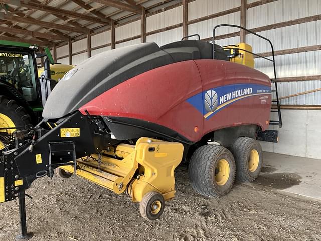 Image of New Holland Big Baler 330 CropCutter equipment image 4