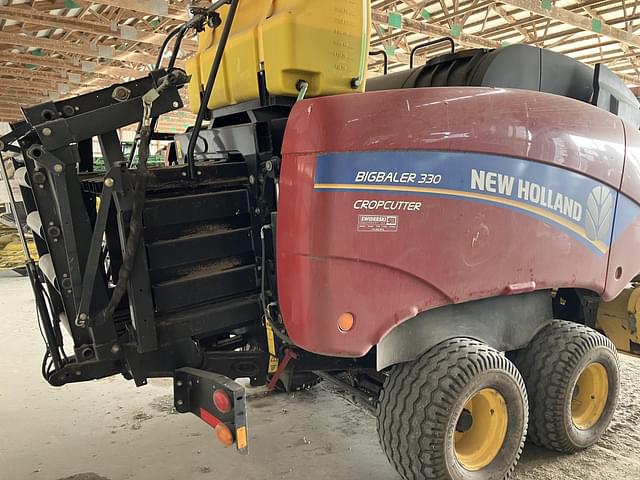 Image of New Holland Big Baler 330 CropCutter equipment image 1