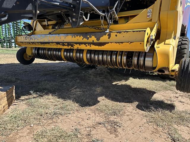 Image of New Holland Big Baler 340 equipment image 4