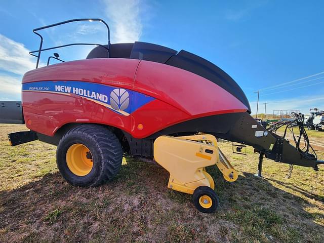 Image of New Holland 340S equipment image 3