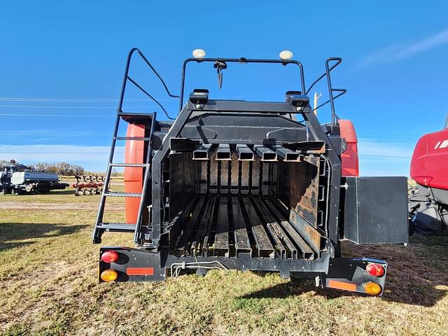 Image of New Holland 340S equipment image 4