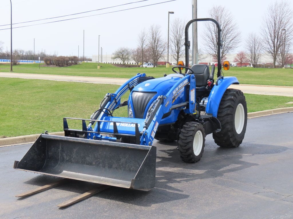 2014 New Holland Boomer 33 Equipment Image0