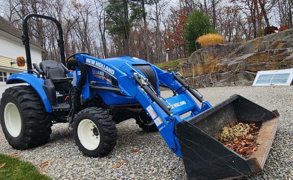 Image of New Holland Boomer 33 equipment image 2
