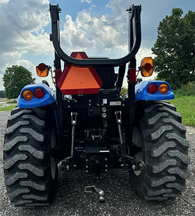 Image of New Holland Boomer 37 equipment image 3