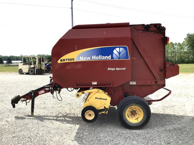 Image of New Holland BR7060 equipment image 3