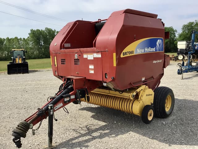 Image of New Holland BR7060 equipment image 1