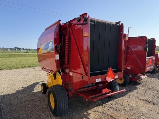 Image of New Holland BR7060 equipment image 3