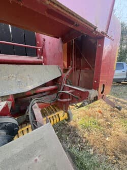 Image of New Holland BR7060 equipment image 3