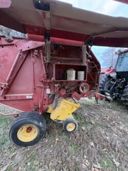 2014 New Holland BR7060 Equipment Image0