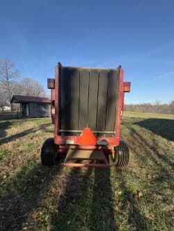 Image of New Holland BR7060 equipment image 2