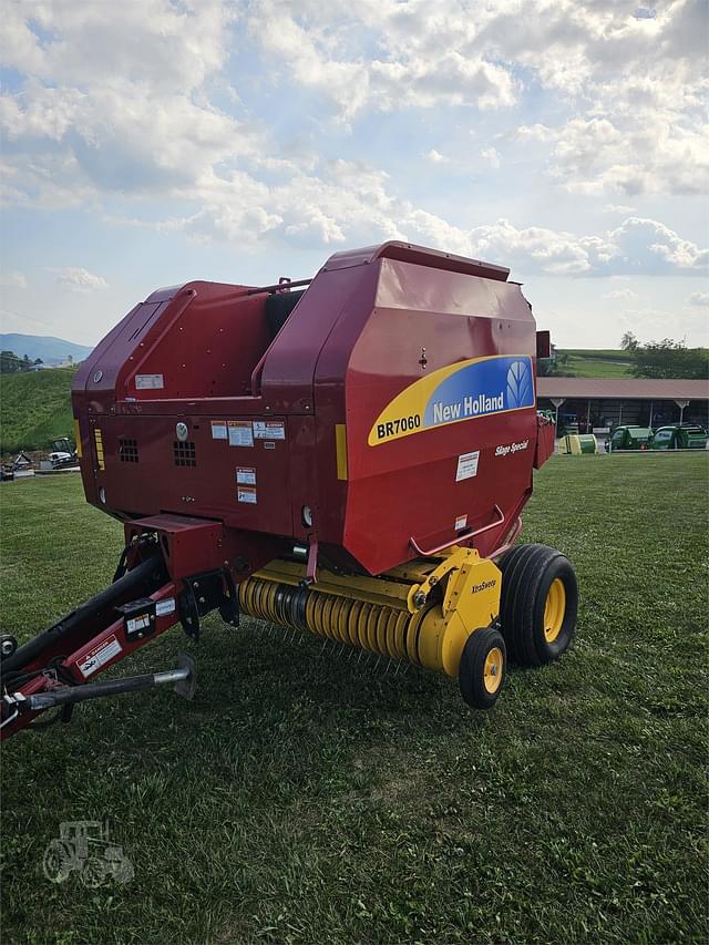 Image of New Holland BR7060 equipment image 3