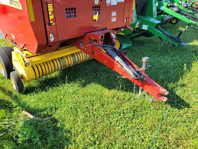 Image of New Holland BR7070 equipment image 1