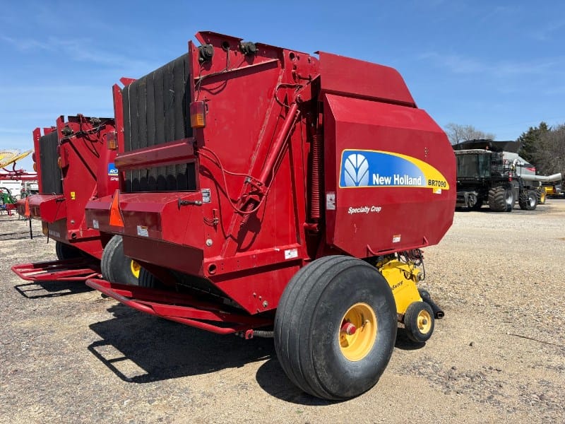 2014 New Holland BR7090 Specialty Crop Equipment Image0