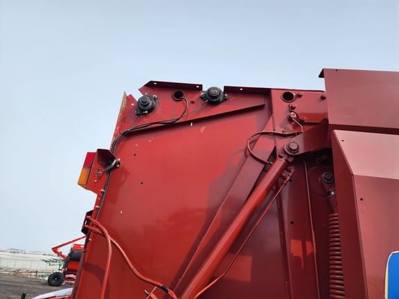 Image of New Holland BR7090 Specialty Crop equipment image 2