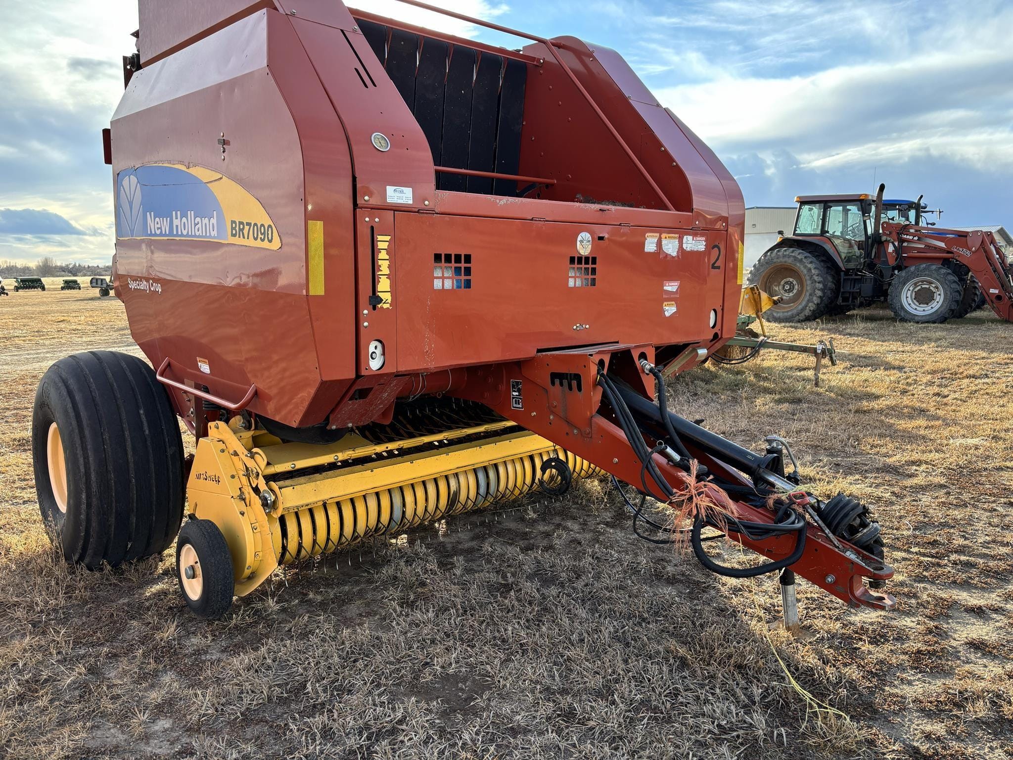 2014 New Holland BR7090 Equipment Image0