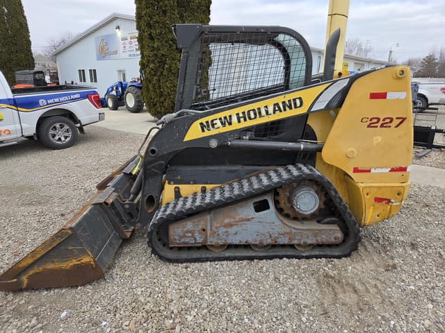 Image of New Holland C227 equipment image 1