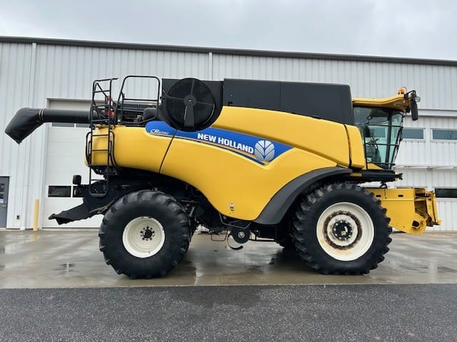 2014 New Holland CR6090 Equipment Image0