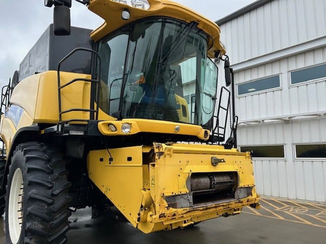 2014 New Holland CR6090 Equipment Image0