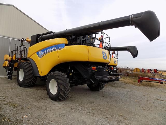 Image of New Holland CR6090 equipment image 2