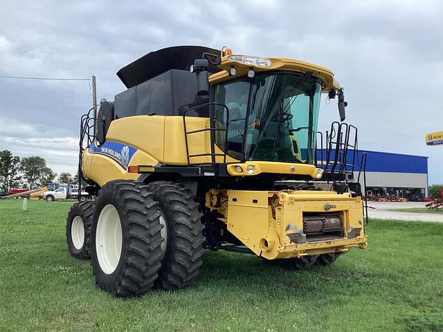 Image of New Holland CR6090 equipment image 1