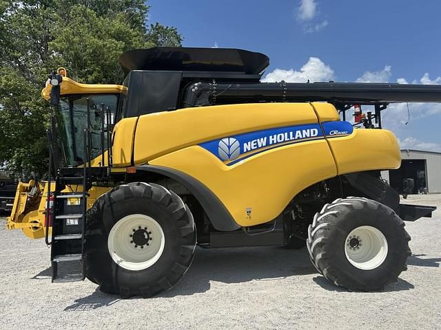 Image of New Holland CR8080 equipment image 2
