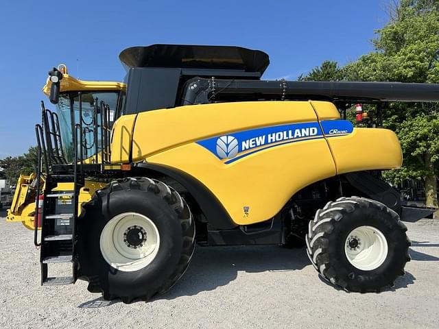 Image of New Holland CR8080 equipment image 2