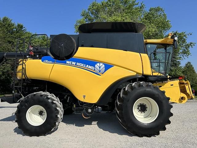 Image of New Holland CR8080 equipment image 3