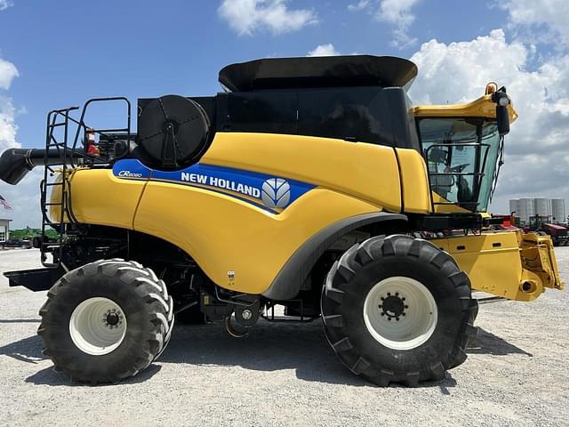 Image of New Holland CR8080 equipment image 3