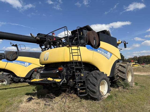 Image of New Holland CR8090 equipment image 2
