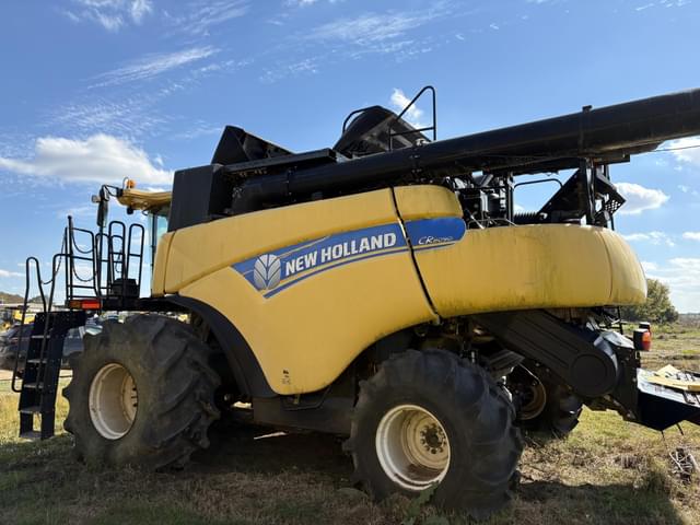 Image of New Holland CR8090 equipment image 4