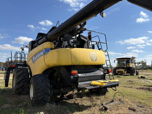 Image of New Holland CR8090 equipment image 3